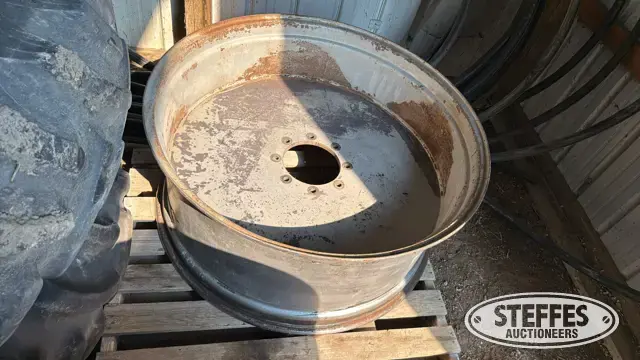 (1) 8-bolt wheel