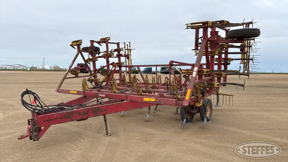 1980 Bourgault VM 26-30 Field Cultivator