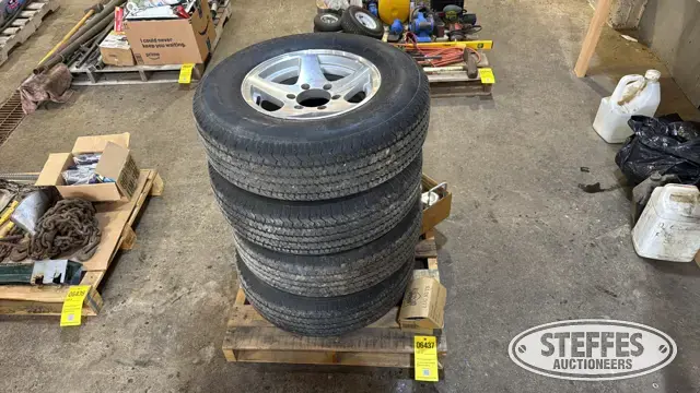 (4) LoadStar ST225/75R15 tires