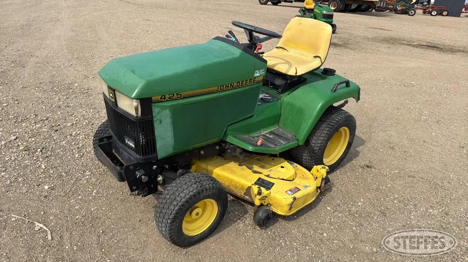John Deere 425 Lawn Tractor