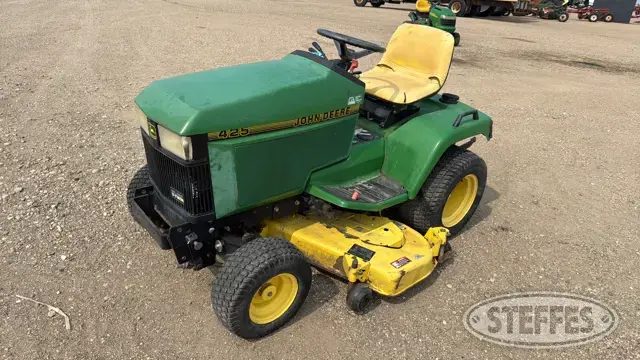John Deere 425
