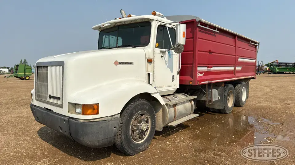 1995 International 9200 Tandem Boxed Truck