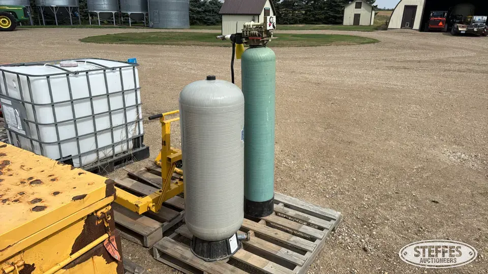 Water iron filter & water softener pressure tank Farm Support Item