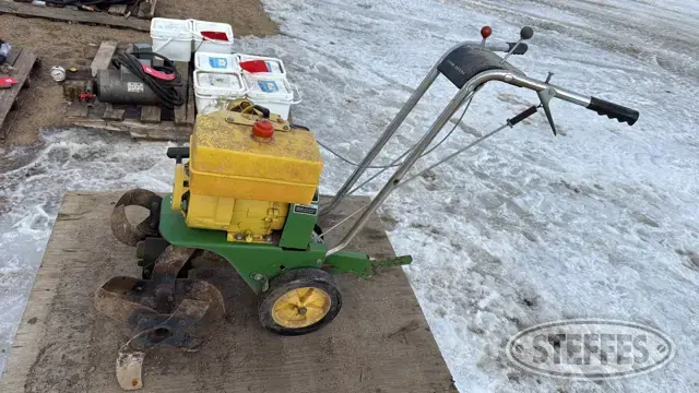 John Deere R624E