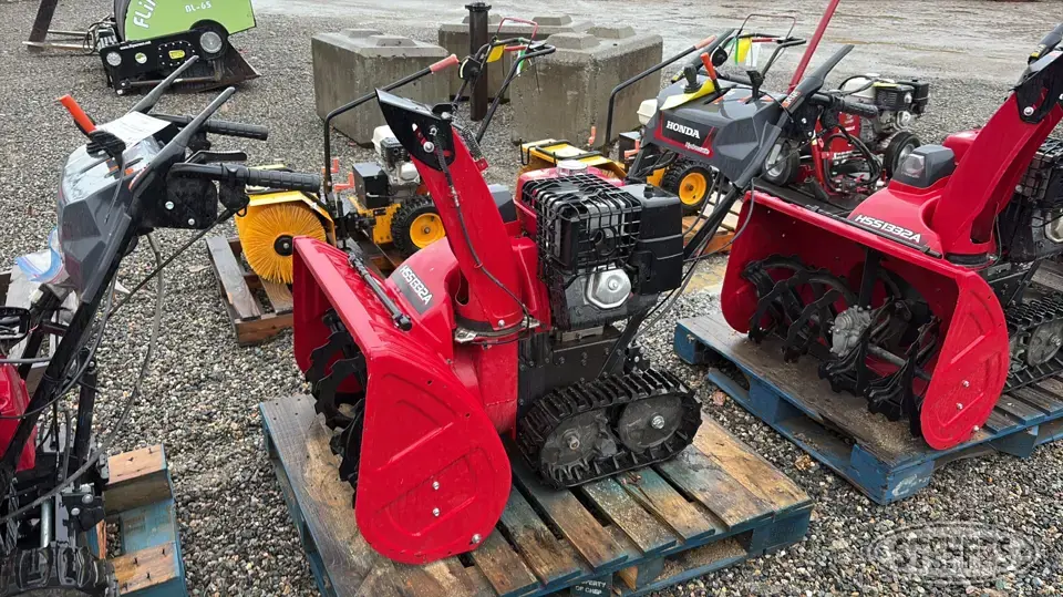 Honda HSS1332ACT Self-Propelled Snowblower