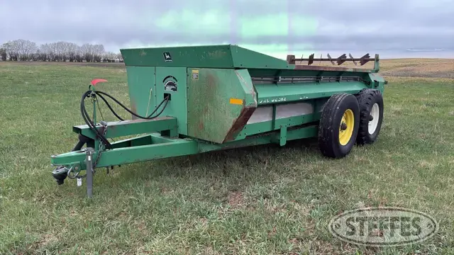 John Deere 570