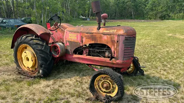 Massey-Harris 102