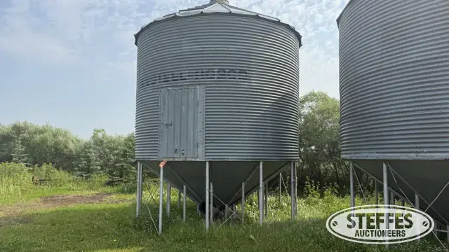 Westeel-Rosco hopper bin