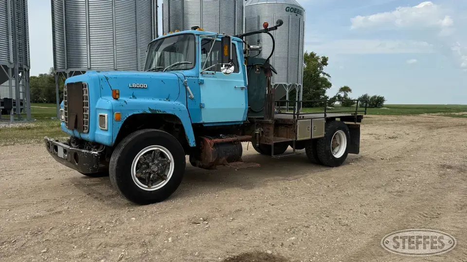 1981 Ford L8000 Flatbed Truck