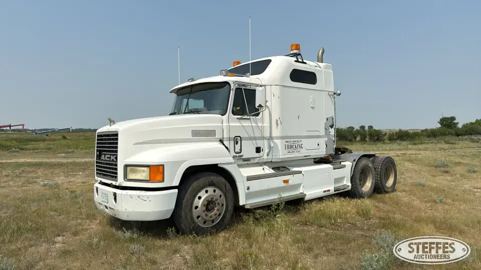 1998 Mack CH613 Conventional Truck with Sleeper