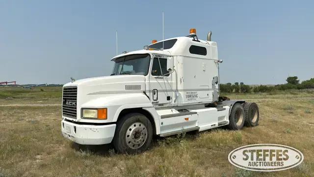 1998 Mack CH613