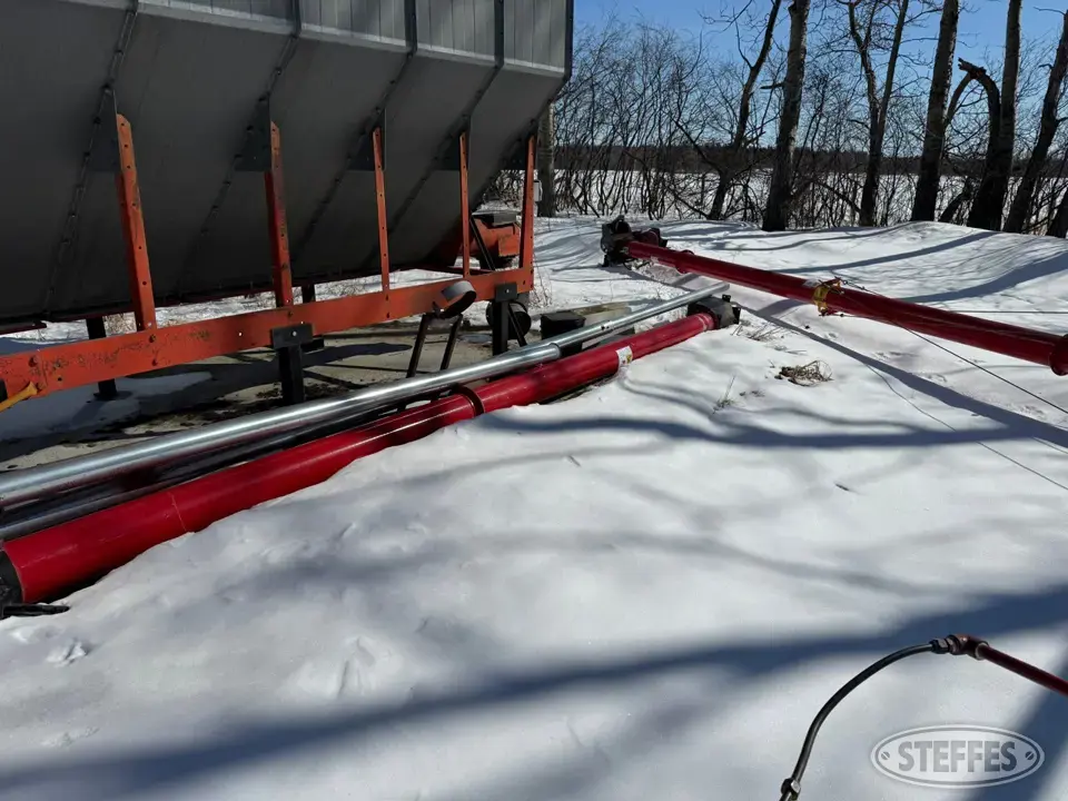 Farm King Transfer-Jump Augers and Conveyor