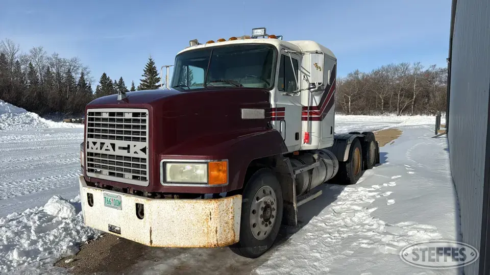 1990 Mack CH613 Conventional Truck with Sleeper
