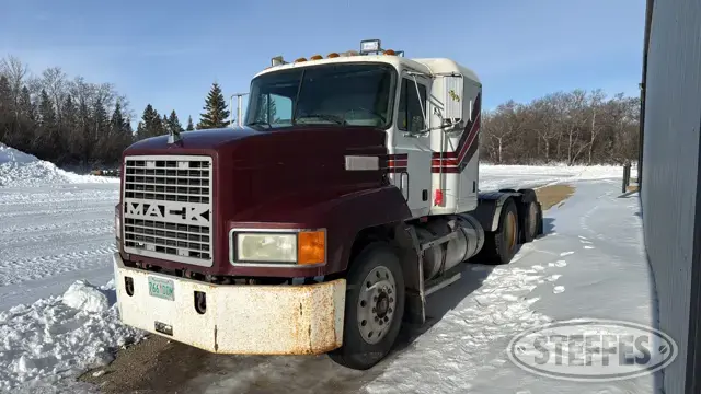 1990 Mack CH613