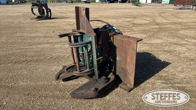 Wheel loader tree shear