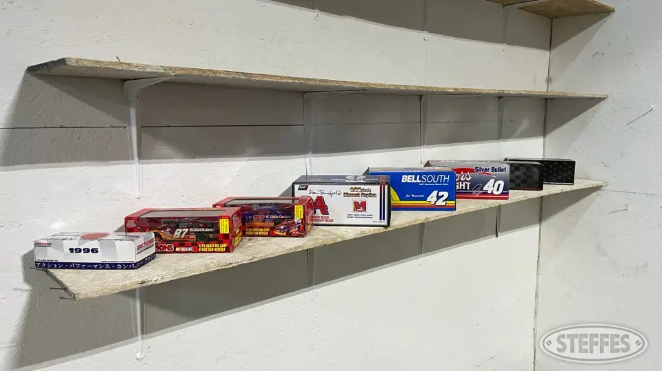 (8) Diecast collectible race cars Toy