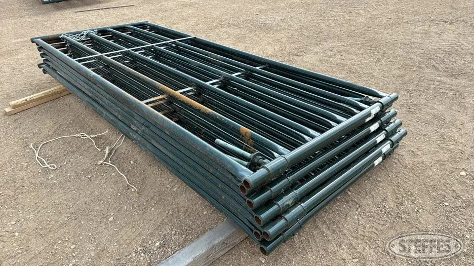 Hi-Hog 600 Livestock Handling