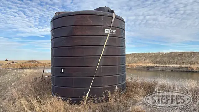 Hold-On Industries 11,000 gal. poly tank