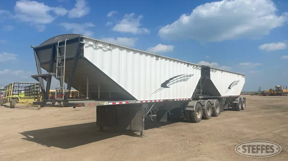 2010 Doepker Super B Hopper Bottom Trailer