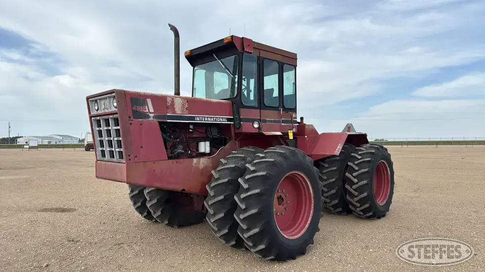 1981 International 4386 4WD Tractor