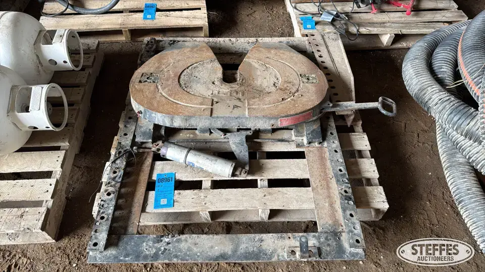 JOST fifth wheel hitch Farm Support Item