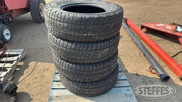 (4) General Grabber LT265/70R18 tires
