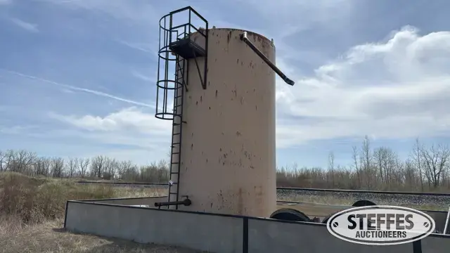 400 bbl. upright tank