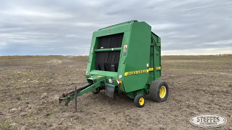 John Deere 566 Round Baler