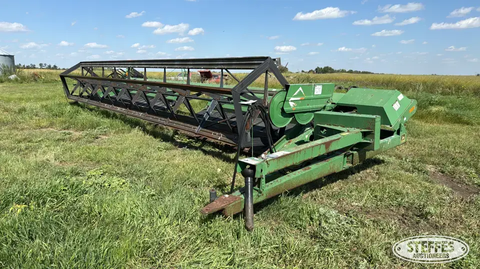 John Deere 590 Pull-Type Swather