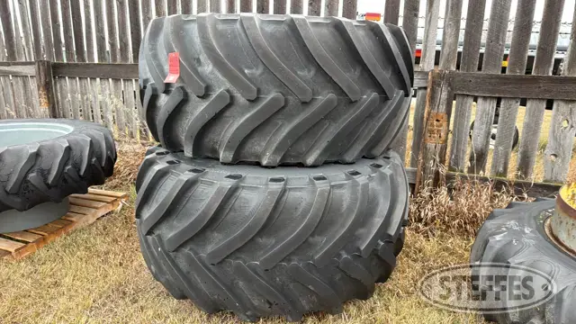 (2) Alliance 800/65R32 tires