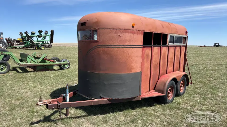 Tandem axle livestock trailer Bumper Livestock Trailer