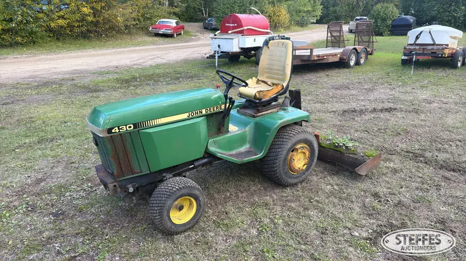 John Deere 430 Lawn Tractor
