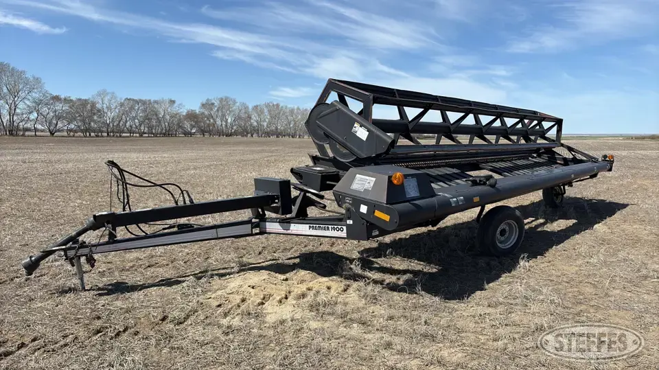 1997 MacDon Premier 1900 Pull-Type Swather