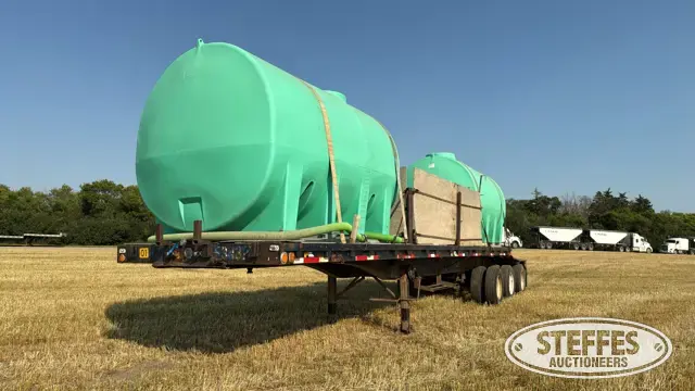 Tri-axle sprayer trailer