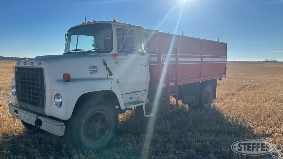 1975 Ford 700 Grain Truck