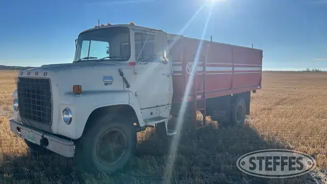 1975 Ford 700