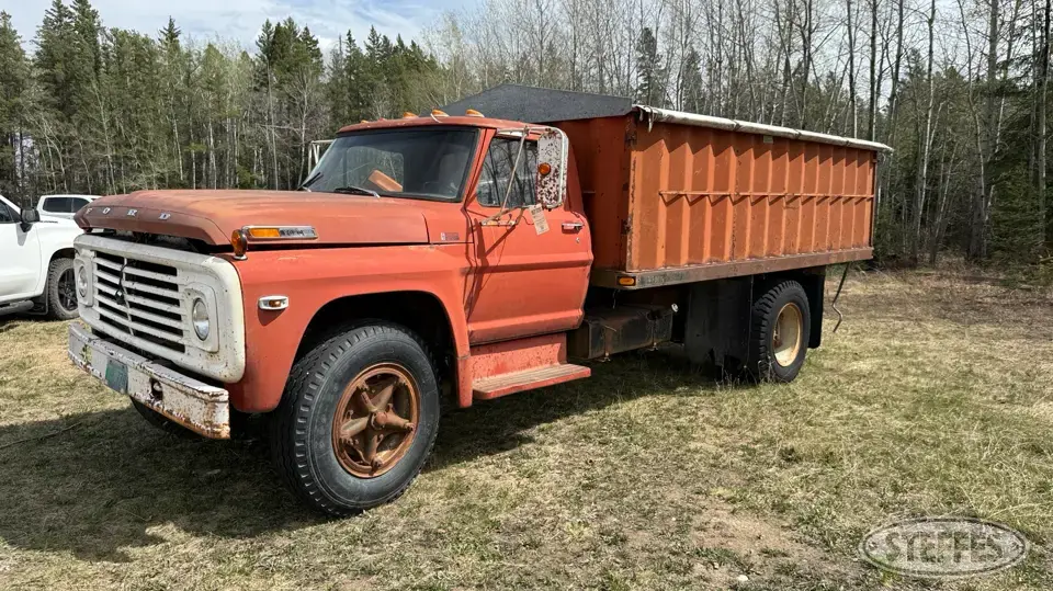 1970 Ford 700 Single Axle Boxed Truck