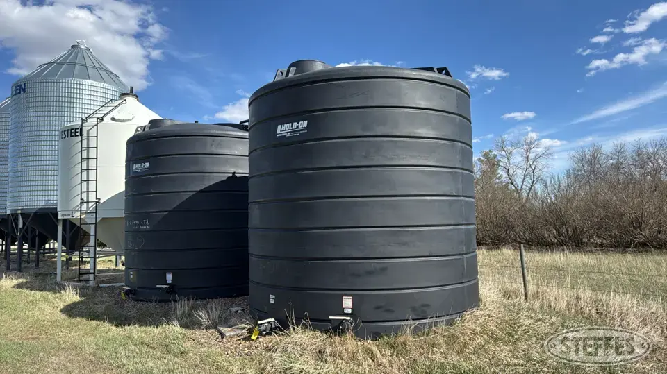 Hold-On 10,000 gal. poly tank