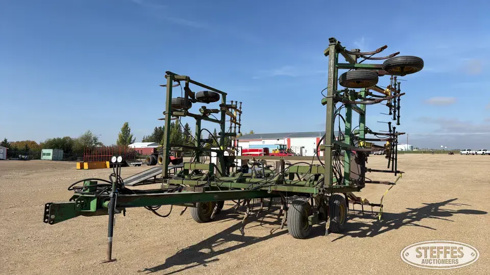 1986 John Deere 655 Chisel Plow