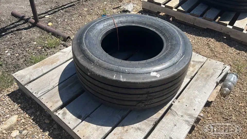 (1) SWT 11-15LT FI tire Tractor-Implement Tire