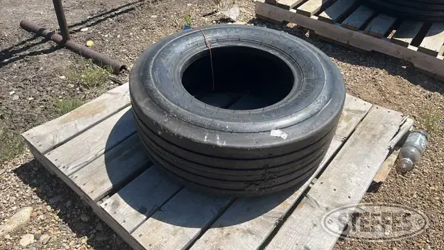 (1) SWT 11-15LT FI tire