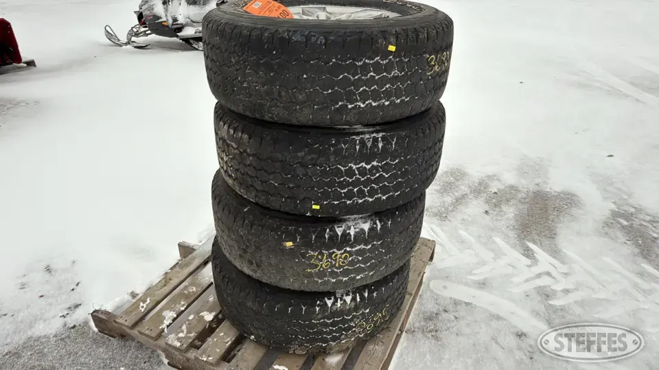 (4) Goodyear Wrangler LT275/65R18 tires Passenger-Light Truck Tire