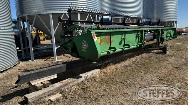 1995 John Deere 930