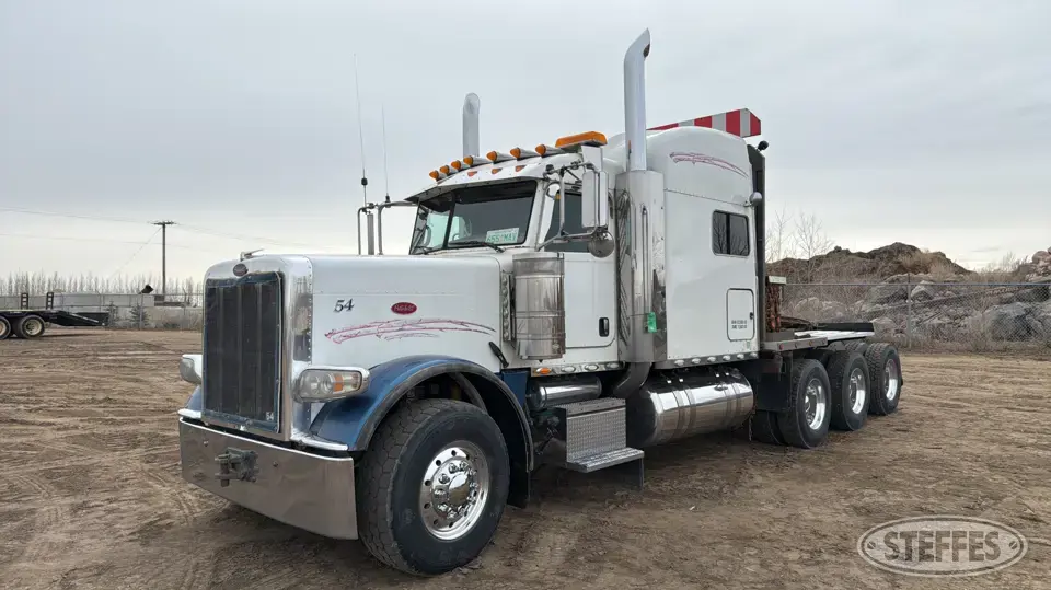 2011 Peterbilt 388 Winch Truck