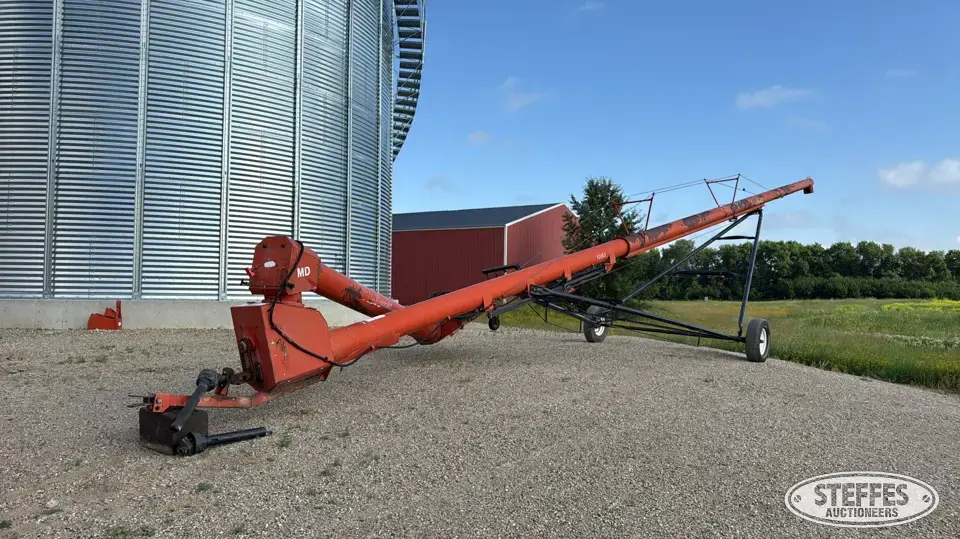 Brandt 1060 Swing Hopper Auger