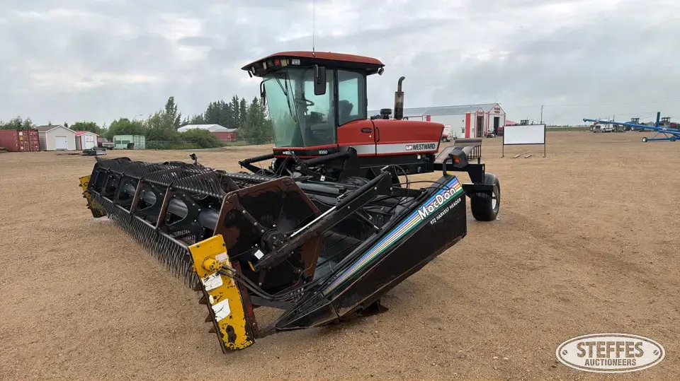2000 Westward 9350 Self-Propelled Swather