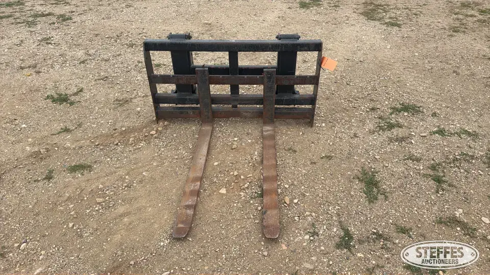 Allied pallet forks Tractor Loaders and Attachment
