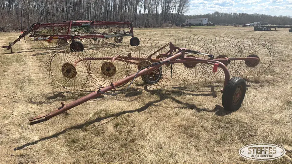 Vicon LH side delivery rake