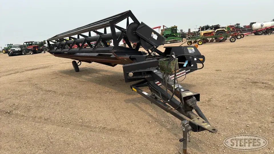 1998 MacDon Premier 1900 Pull-Type Swather