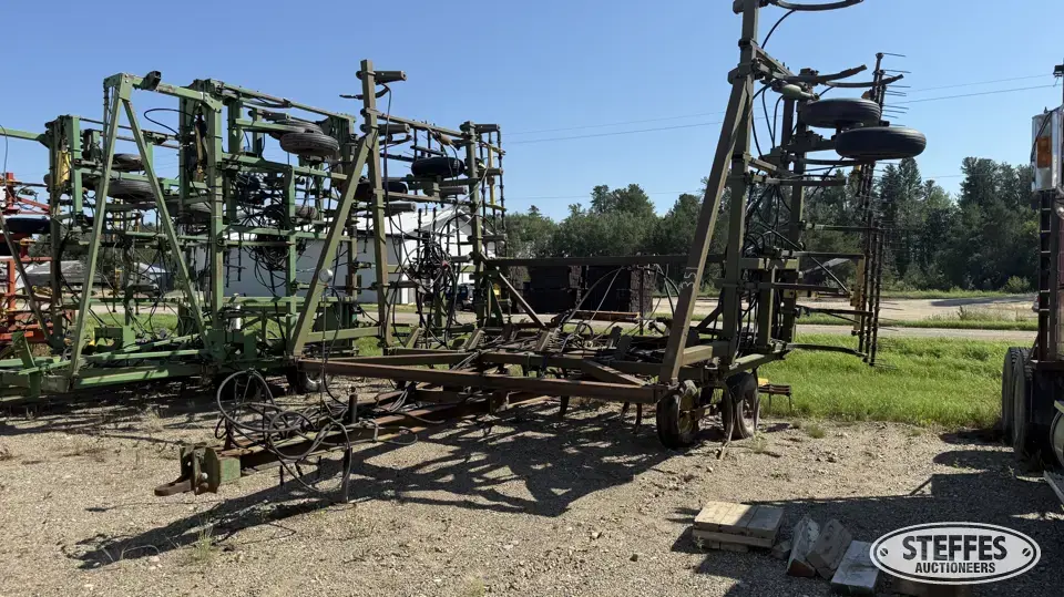 John Deere chisel plow